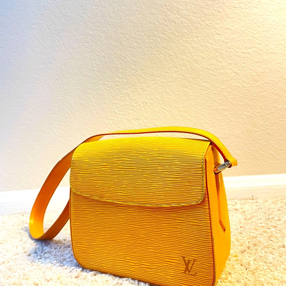 Louis Vuitton yellow epi leather Buci shoulder bag. - Picture 5 of 5
